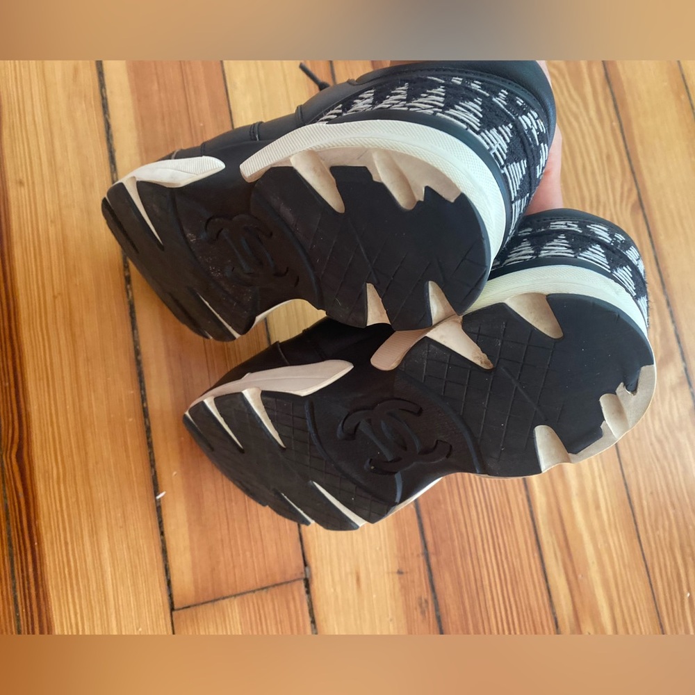 Chanel black white leather logo sneakers G 31711 - Picture 10 of 16